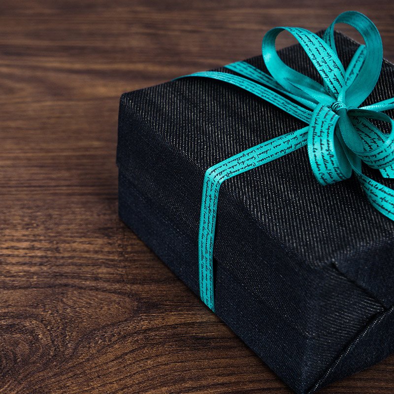 Geschenk für ihn Verpacktes Geschenk