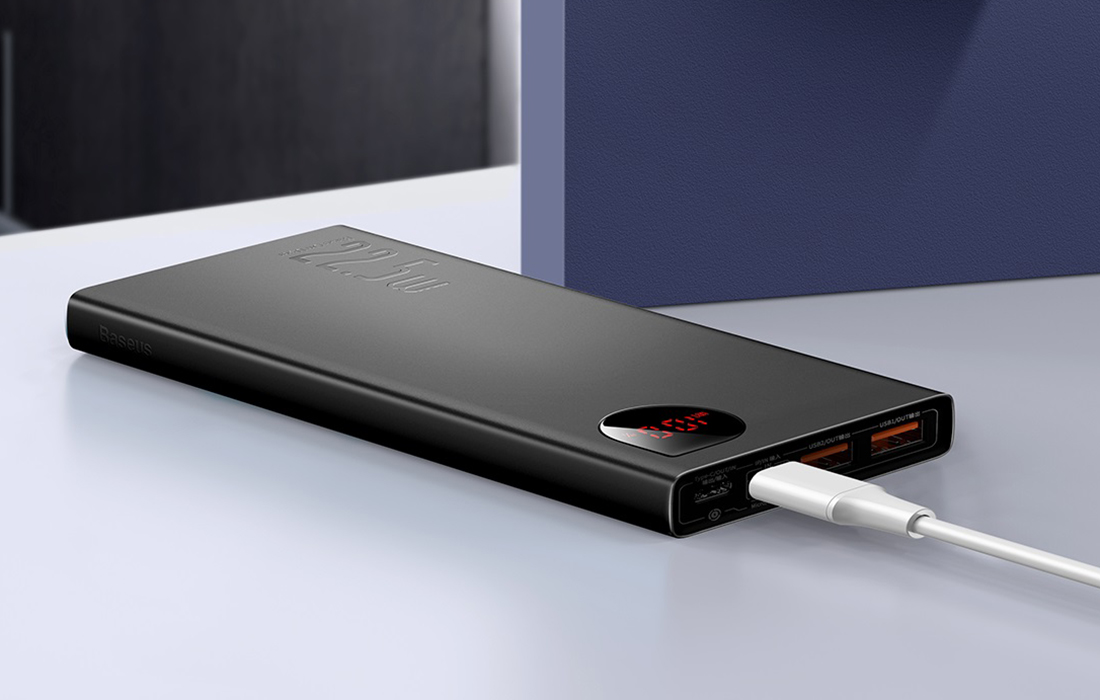 Baseus Adaman Metall Digital Display Power Bank 10000mAh mit USB-C Kabel - Schwarz