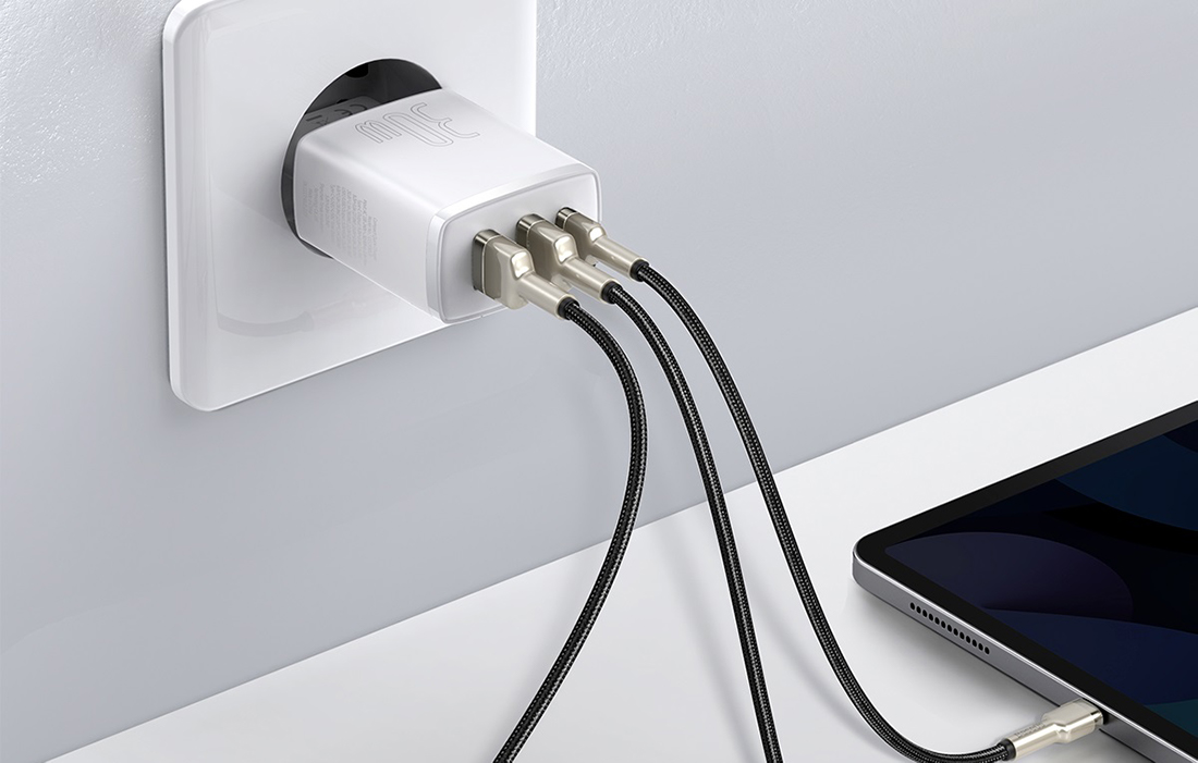 Baseus Compact Schnellladegerät 30W - USB-C PD, 2xUSB - Weiß